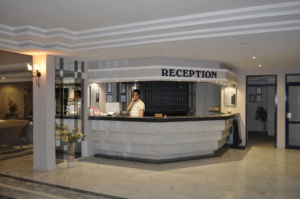 קוסדסי Grand Ozcelik Hotel