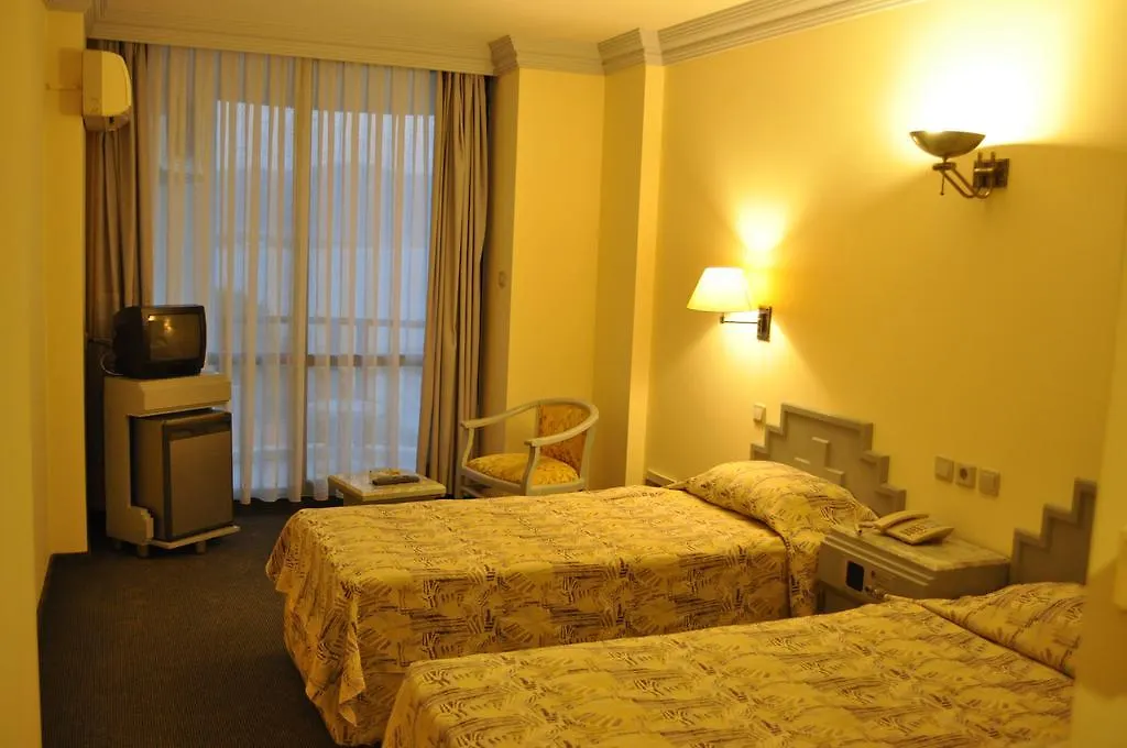 קוסדסי Grand Ozcelik Hotel