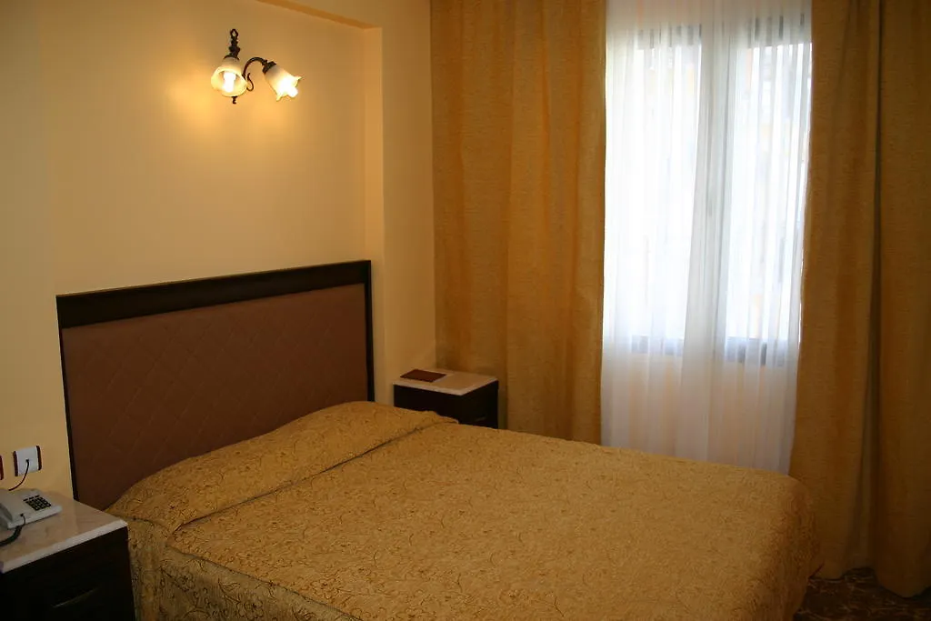 Grand Ozcelik Hotel Кушадасы