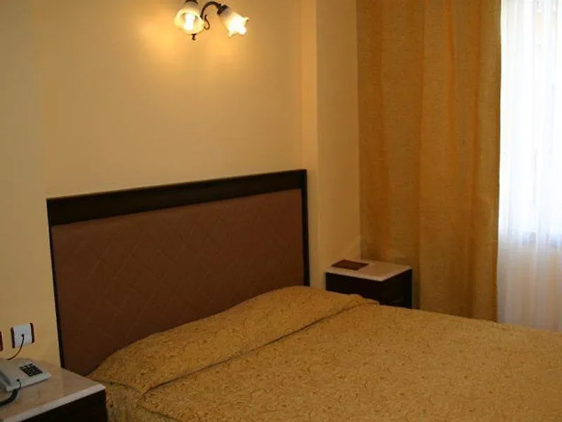 Grand Ozcelik Hotel Кушадасы