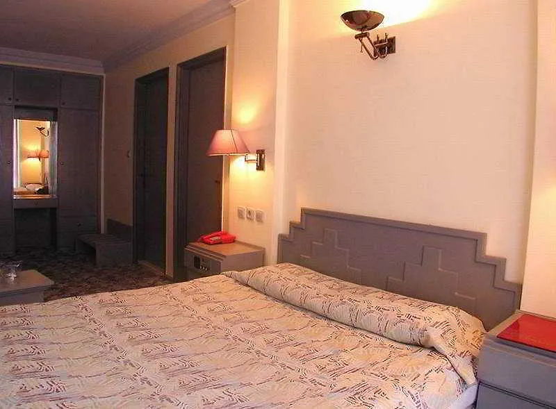 Grand Ozcelik Hotel Кушадасы