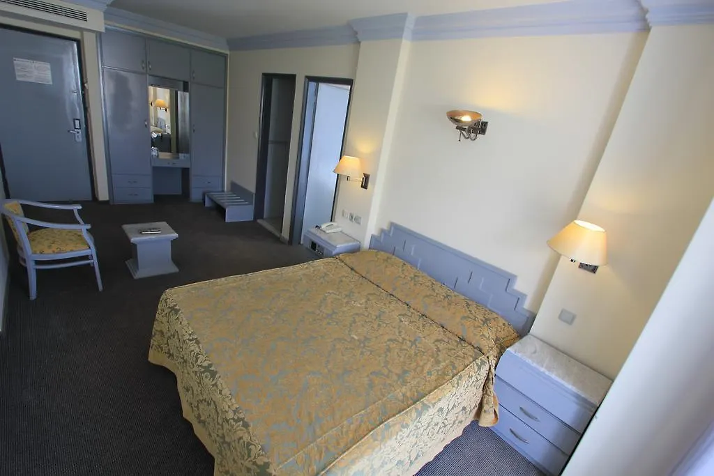 Grand Ozcelik Hotel 库萨达斯 3*,