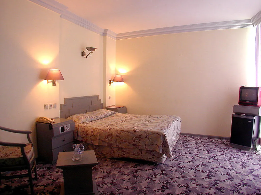 Grand Ozcelik Hotel 库萨达斯