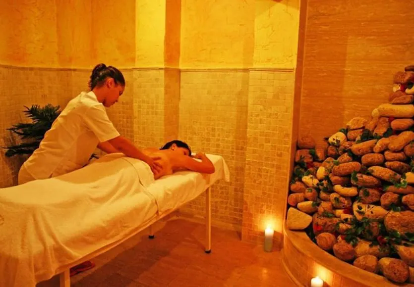 Grand Ozcelik Hotel 库萨达斯